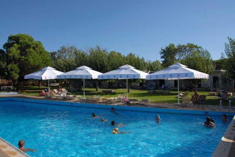 Ionian Beach Hotel Kalamaki  Buitenkant foto